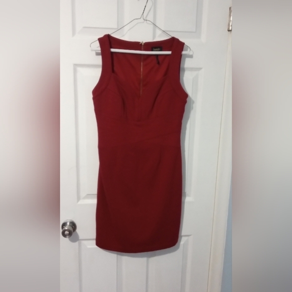 Laundry By Shelli Segal Dresses & Skirts - Laundry By Shelli Segal Red Sheath Midi Dress V-Neck